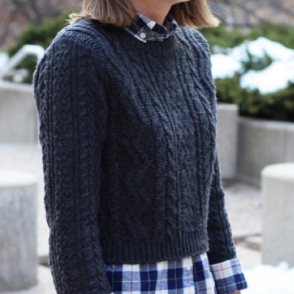 ❤️Banana Republic Navy Cropped Sweater